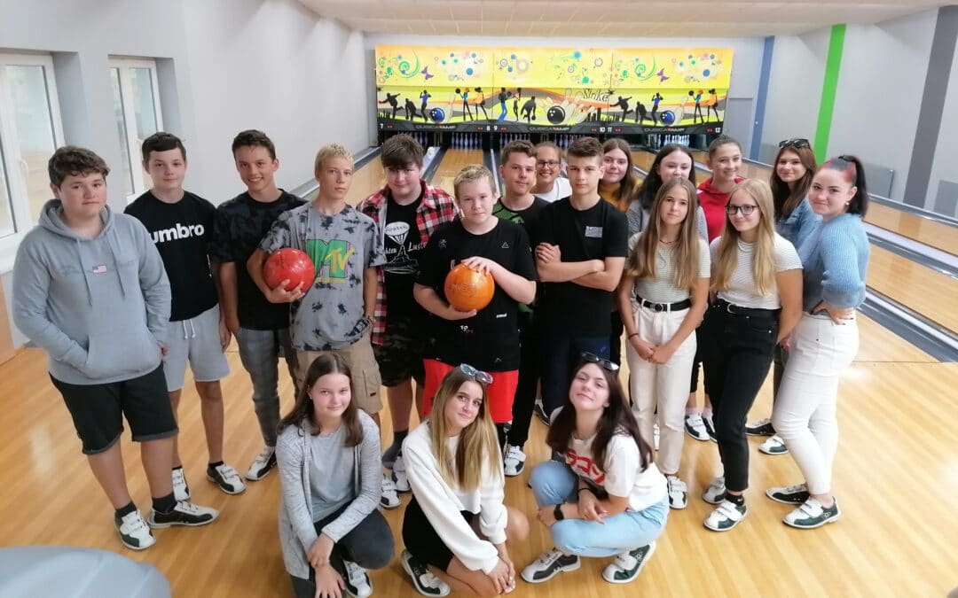 9.B zahájila nový školní rok na bowlingu